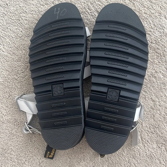 NEW Dr. Martens Avry Hydro White Leather Sandals - Picture 9 of 9